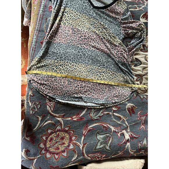 Discount Divas Pink Blue Tan V Neck Large Leopard Top - Picture 6 of 6